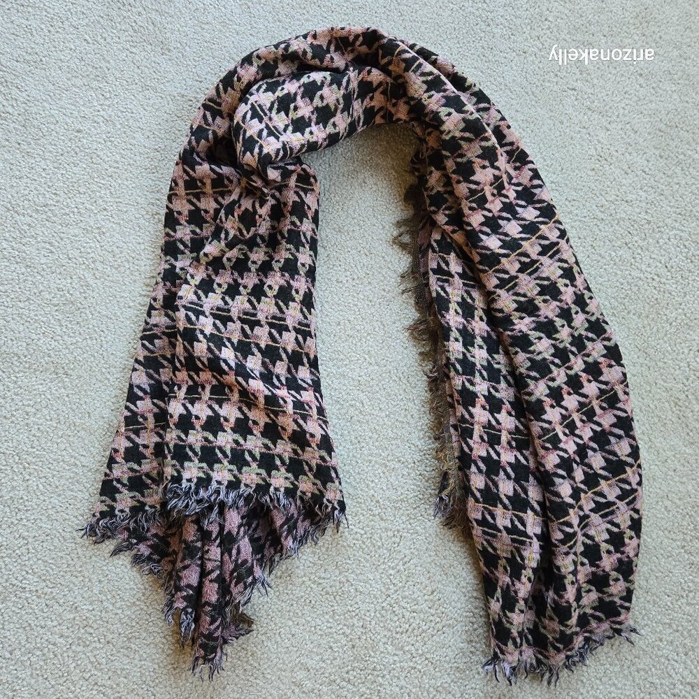 Wilfred 100% Wool Pink Houndstooth Scarf Reversible Aritzia